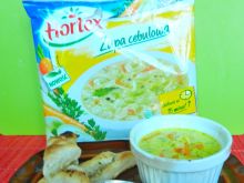 Serowo- cebulowa zupa z rogalikami ziołowymi