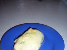 Smażona pierś z żółtym serem i wędliną.
