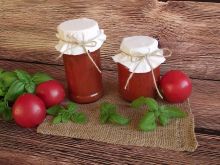 Sos pomidorowy z bazylią do słoików na zimę