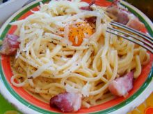 Spaghetti carbonara z żółtkiem