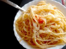 Spaghetti czosnkowo-pomidorowe