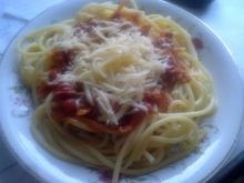 Spaghetti w sosie pomidorowym z boczkiem