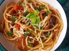 Spaghetti z bakłażanem i pomidorami