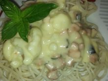 Spaghetti z kalafiorem i sosem serowym