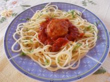 Spaghetti z kulkami i sosem imbirowo - pomidorowym