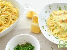 Spaghetti z łososiem i sosem cytrynowym 
