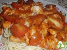Spaghetti z mozzarellą i kurczakiem