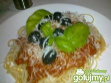 Spaghetti z pomidorami.