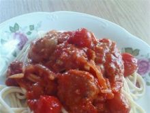 Spaghetti z pulpetami i pomidorkami