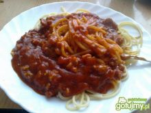 Spaghetti z sosem 