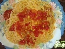 Spaghetti z sosem pomidorowo-curry