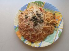 Spaghetti z sosem pomidorowo-serowym