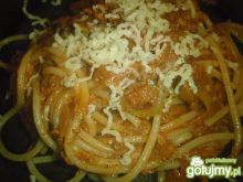 Spaghetti z tuńczykiem i oliwkami 