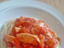 Spaghetti z warzywami i kurczakiem 