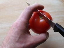 Sposób obrania pomidora ze skórki