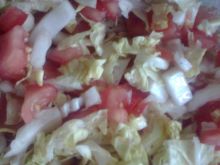 Surówka z kapusty i pomidorów 