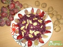 Surówka z orzechami i winogronami