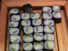 sushi z ogórkiem