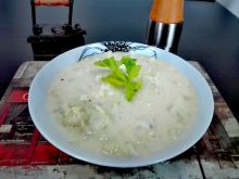 Swojska zupa serowo-kalafiorowa