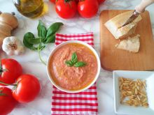 Sycylijskie pesto z pomidorami, bazylią i ricottą 