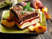 Tort czekoladowo- brzoskwiniowy