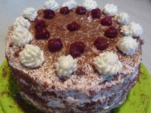 Tort czekoladowo śmietankowy z wiśniami 