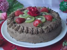 Tort czekoladowy z owocami