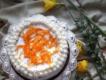 Tort marchewkowy przełożony marmoladą 