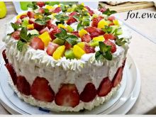 Tort na urodziny z owocami