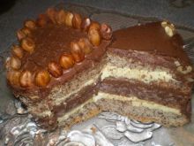 Tort orzechowy z czekoladową masą