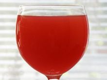 Truskawkowo-pomarańczowy lekki drink 
