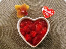 Walentynkowy deser czekoladowo-truskawkowy