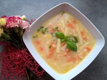 Wegetariańska zupa z białych szparagów 