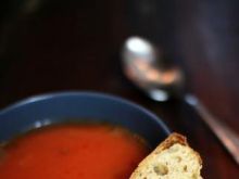 Włoska zupa pomidorowa z ciabattą