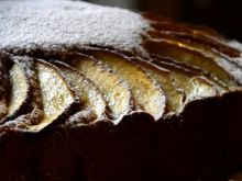 Włoskie rustykalne ciasto z jabłkami i orzechami 