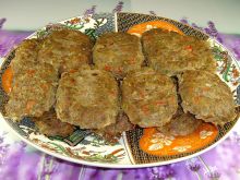 Wołowe kotlety mielone z ziemniakiem i marchewką