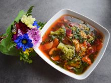 Zupa botwinkowo-brokułowa z kaszą bulgur 