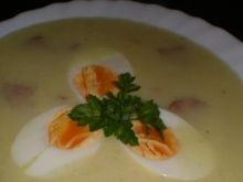 Zupa chrzanowa z kiełbasą i jajkiem