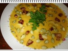 Zupa dyniowa Eli  z wędzonką - Kremowa zupa dyniowa z ziemniakami,wędzonką i pestkami dyni.