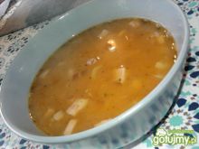 Zupa fasolowa z cebulą i kiełbasą