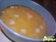 Zupa grochowa z tartą marchwią