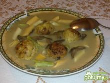 Zupa grzybowa z makaronem i klopsikami 