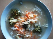 Zupa jarzynowo-brokułowa z makaronem