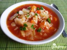 Zupa kapuściana z ryżem na pomidorowo