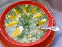 Zupa koperkowa z lanymi kluskami i jajkiem  