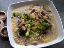 Zupa pieczarkowo-brokułowa
