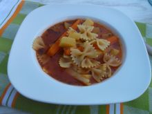 Zupa pomidorowa z ziemniakami i makaronem 
