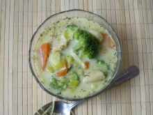 Zupa serowo-brokułowa z kurczakiem 