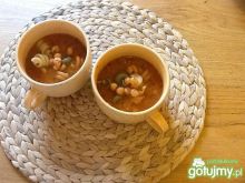 Zupa z ciecierzycy i pomidorów
