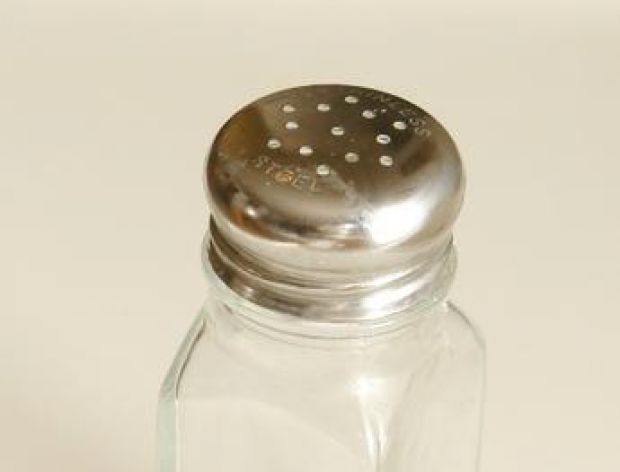 10 sposobów na ograniczenie soli w diecie